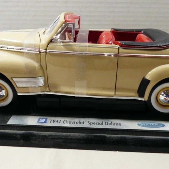Welly 1941 Chevy Special Deluxe convertible die cast metal model car - Picture 4 of 12